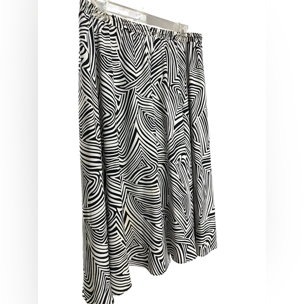 Leslie Fay Black and White Geometric Midi Skirt